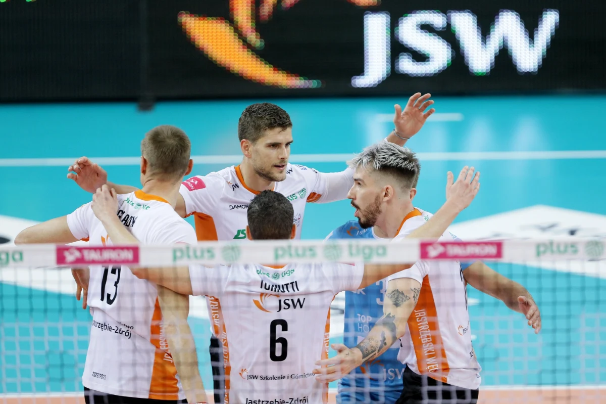 We wtorek wieczorem rozpocznie się nowy sezon siatkarskiej Ligi Mistrzów. Rozgrywki rozpocznie wicemistrz Polski Jastrzębski Węgiel. Zespół z Górnego Śląska w swojej hali zmierzy się z mistrzem Serbii Vojvodiną Nowy Sad. W środę do gry przystąpi Grupa Azoty Zaksa Kędzierzyn-Koźle, która będzie bronić tytułu wywalczonego dwa razy z rzędu. 