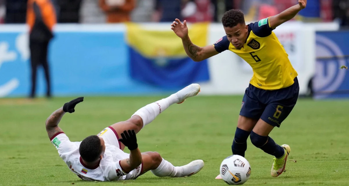 Trybunał Arbitrażowy ds. Sportu w Lozannie (CAS) orzekł, że reprezentacja Ekwadoru może co prawda wystąpić na mistrzostwach świata w Katarze, ale zostaną mu odjęte trzy punkty w eliminacjach do mundialu w 2026 roku. To kara za używanie dokumentu zawierającego fałszywe informacje w przypadku jednego z piłkarzy. Ekwadorski Związek Piłki Nożnej musi również zapłacić grzywnę w wysokości 100 tysięcy franków szwajcarskich (ok. 101,5 tysięcy dolarów).