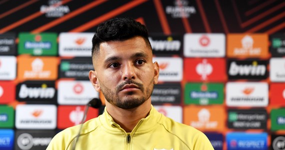 Meksykańska Federacja Piłkarska poinformowała, że jeden z czołowych piłkarzy reprezentacji Meksyku i hiszpańskiej Sevilli Jesus Corona nie zagra w mistrzostwach świata w Katarze. Powodem absencji jest poważna kontuzja lewej nogi, którą zawodnik odniósł podczas treningu w sierpniu.