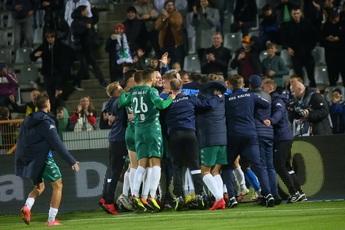 ​Najpierw odprawili z kwitkiem Widzewa Łódź, a teraz wyeliminowali Górnika Zabrze. Piłkarze drugoligowego KKS Kalisz sprawili kolejną sensację w Pucharze Polski i są już w ćwierćfinale.