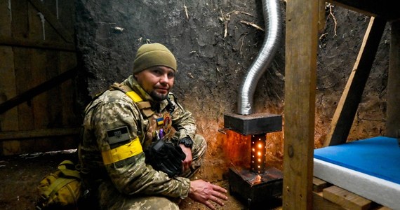 ​Wielka Brytania wysyła na Ukrainę ogrzewane namioty i zestawy do spania w ekstremalnie niskich temperaturach, aby pomóc siłom zbrojnym tego kraju w przetrwaniu mroźnej zimy - poinformował we wtorek wieczorem brytyjski rząd.