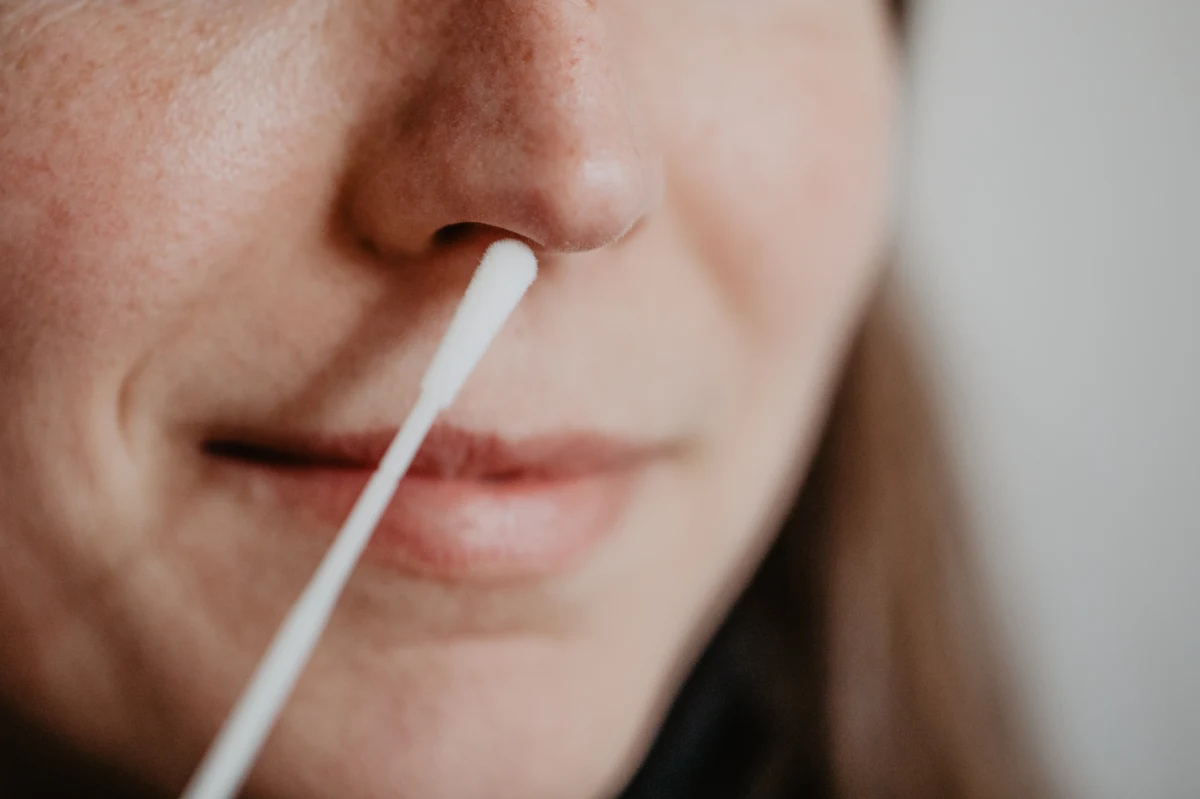 Od 3 do 9 listopada badania potwierdziły 3739 zakażeń koronawirusem, w tym 764 ponowne. Zmarły 64 osoby z Covid-19 - poinformowało w środę w cotygodniowym zestawieniu Ministerstwo Zdrowia.