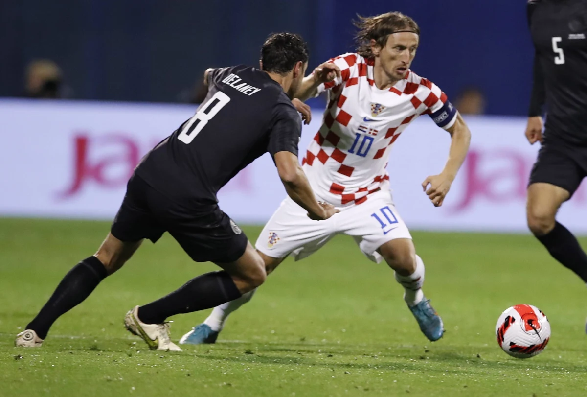 Luka Modric z Realu Madryt będzie liderem piłkarskiej reprezentacji Chorwacji na mundialu w Katarze. 26-osobową kadrę ogłosił w środę selekcjoner Zlatko Dalic. Pod jego wodzą Chorwaci zdobyli w 2018 roku w Rosji wicemistrzostwo świata.