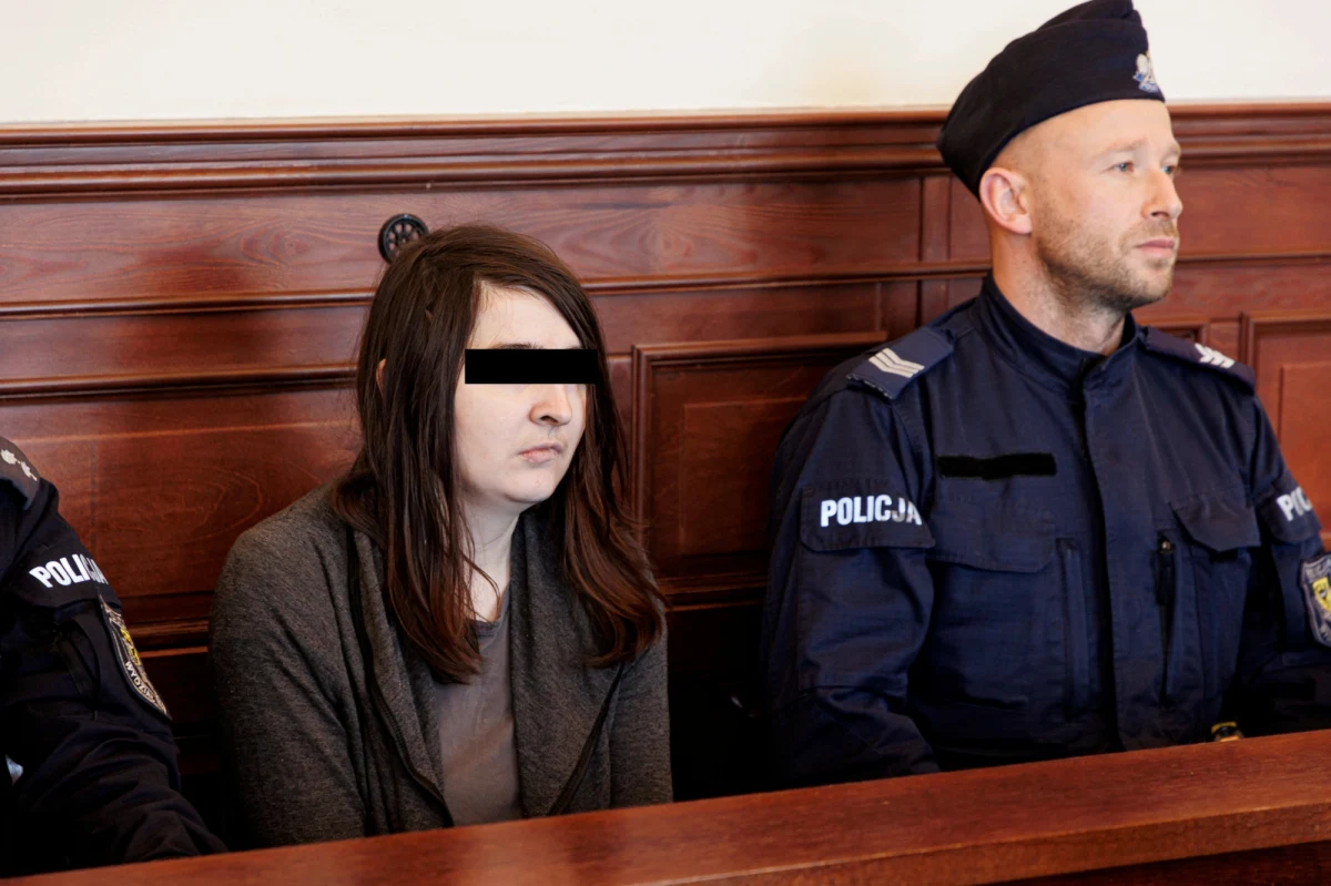 17 lat więzienia dla konkubenta, 3,5 roku więzienia dla matki. Jest wyrok w sprawie śmierci 3-letniej Hani z Kłodzka. Do tragedii doszło w 2021 roku. Dziewczynka zmarła po kopnięciu w brzuch przez partnera swojej mamy. Dzisiejszy wyrok nie jest prawomocny. 