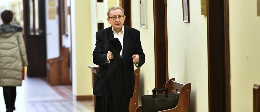 Przed Sądem Okręgowym we Wrocławiu zakończył się proces apelacyjny byłego senatora Józefa Piniora. Jest on oskarżony o poświadczenie nieprawdy w zeznaniach majątkowych. W pierwszej instancji został skazany na 1,5 roku więzienia. Sąd odroczył ogłoszenie wyroku do 22 listopada. Pinior kolejny raz zapewniał dziennikarzy, że jest niewinny. 