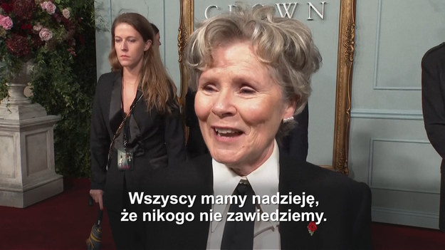 "Myślę, że wszyscy cieszymy się, że w końcu premiera. Skończyliśmy kręcić ten sezon sześć miesięcy temu.  To było wspaniałe doświadczenie, ale naprawdę trudne. Nie mogę powiedzieć: 'och, to cudowne'. To było naprawdę trudne, samo odgrywanie roli. Nie mówię, że to straszne, po prostu jest trudne i tak powinno być" mówiła Imelda Staunton na premierze piątego sezony "The Crown". 