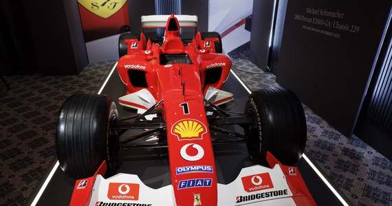 Bolid Ferrari, prowadzony w 2003 roku przez siedmiokrotnego mistrza świata Formuły 1 Niemca Michaela Schumachera, został sprzedany na aukcji za 13 milionów franków szwajcarskich (ok. 62 mln zł).