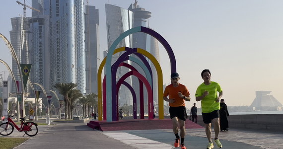 ​Organizatorzy nadchodzących mistrzostw świata w Katarze zarezerwowali 90 tysięcy miejsc w pokojach hotelowych, namiotach, apartamentach, willach i przenośnych domkach na każdy ważniejszy dzień mundialu. Kolejnych 25 tysięcy pokoju jest wciąż dostępnych.