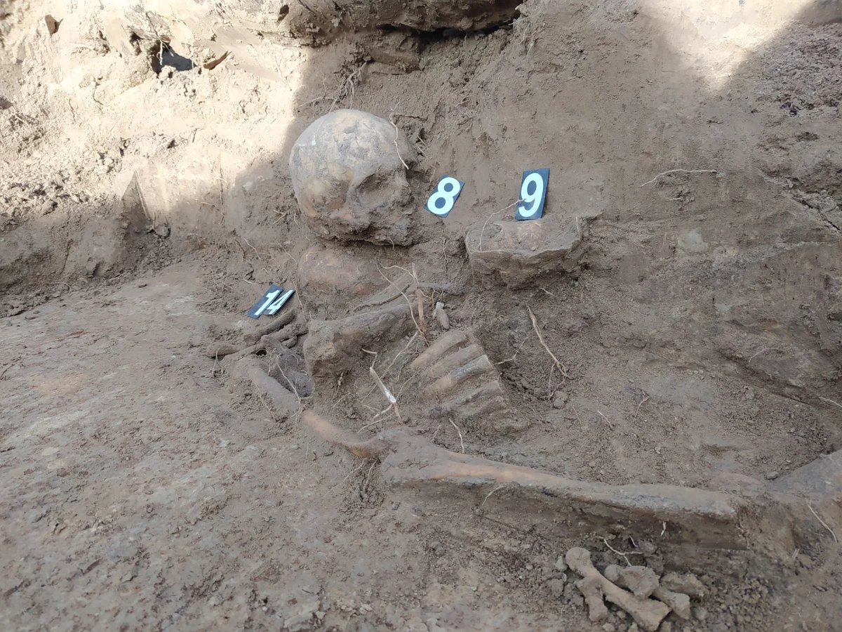 Do tej pory przy skrzyżowaniu ul. Korbutowej i Królowej Jadwigi w Krakowie, odkryto 18 pochówków. Archeolodzy są już pewni, że to, na co natrafiono podczas prac budowlanych, to cmentarz. Nekropolia pochodzi najprawdopodobniej z XIX wieku.