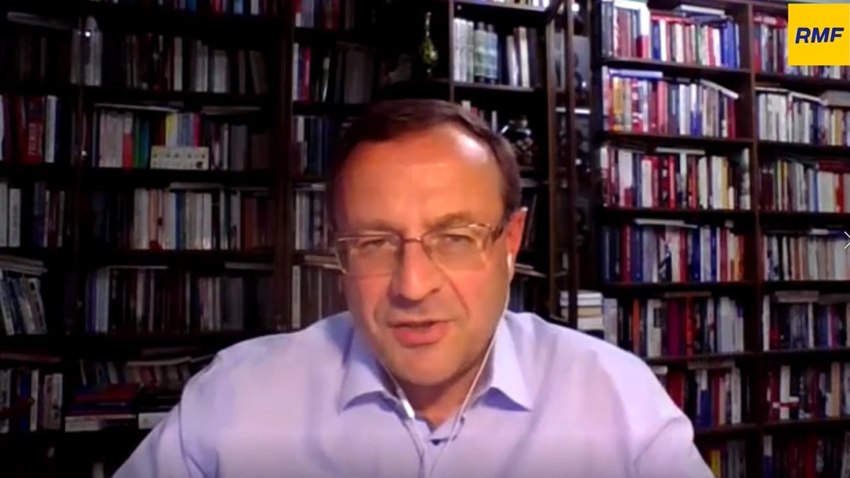 "Jeśli dożyję 90 lat, to spotkam się z jakimś moim równie sędziwym przyjacielem na placu Lecha Wałęsy, na którym będzie stał pomnik Kaczyńskiego albo braci Kaczyńskich, przy czym ja przyjdę ulicą Donalda Tuska, a mój znajomy ulicą Aleksandra Kwaśniewskiego, albo odwrotnie" - powiedział prof. Antoni Dudek, historyk i politolog z Uniwersytetu Kardynała Stefana Wyszyńskiego w Warszawie w rozmowie z Tomaszem Terlikowskim w Radiu RMF24. Naukowiec mówił również m.in. o tym, dlaczego Roman Dmowski nie został takim bohaterem narodowym jak Józef Piłsudski, a także wspomniał o ludobójstwie na Wołyniu i o konieczności wspierania Ukrainy.