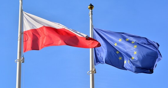 ​Minister ds. europejskich Szymon Szynkowski vel Sęk kontynuuje we czwartek rozmowy w Brukseli, by odblokować środki z Krajowego Planu Odbudowy. Dotyczą one także zmian legislacyjnych, co do niedawna było odrzucane. "Nie zamykamy tej ścieżki" - deklaruje minister.