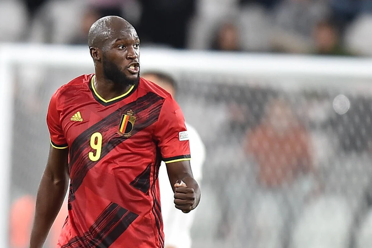 ​Kontuzjowany ostatnio napastnik Interu Mediolan Romelu Lukaku znalazł się w 26-osobowej kadrze reprezentacji Belgii na piłkarskie mistrzostwa świata w Katarze. Jego występ jest wciąż niepewny.