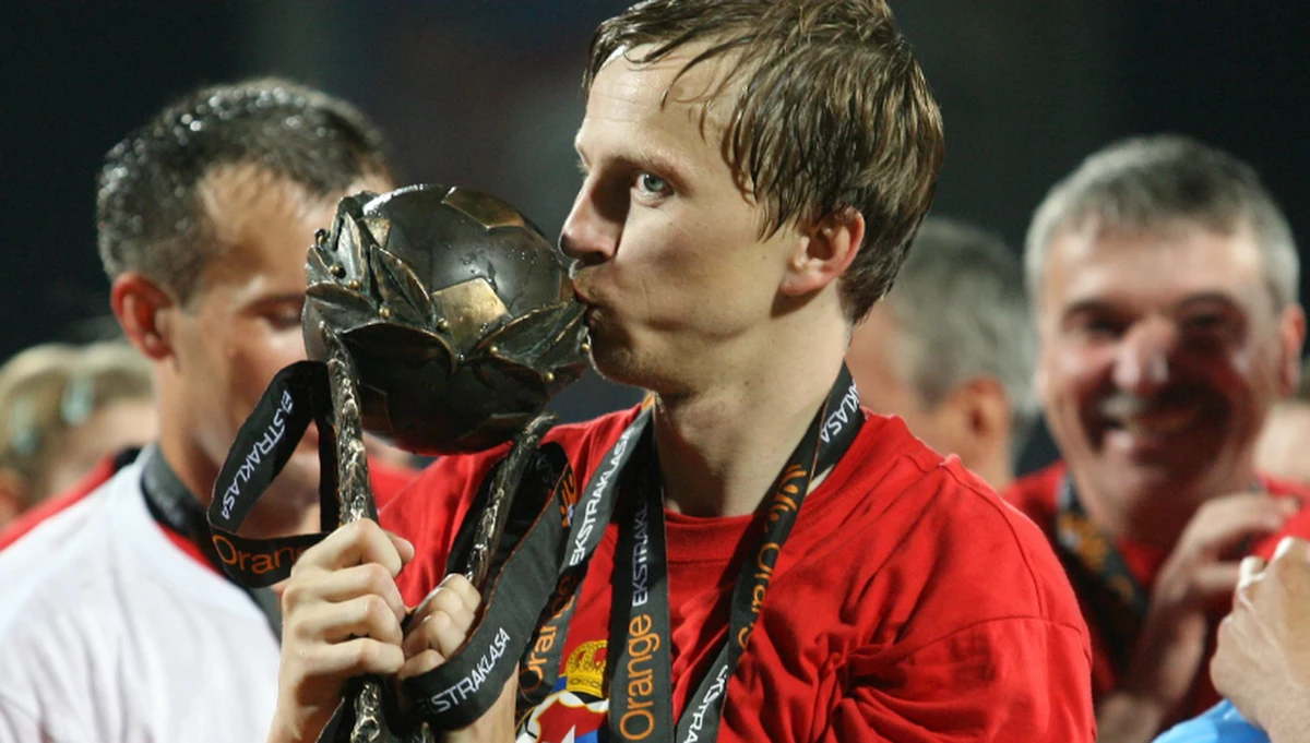 Selekcjoner Czesław Michniewicz ogłosił dziś 26-osobową kadrę na nadchodzący mundial w Katarze. Patryk Serwański z redakcji sportowej RMF FM o wyborach selekcjonera rozmawiał z Marcinem Baszczyńskim, byłym piłkarzem, reprezentantem Polski.