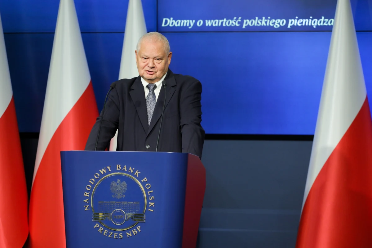 Prezes NBP Adam Glapiński oświadczył, że od drugiego kwartału przyszłego roku inflacja będzie się wyraźnie obniżać. Tak ma wynikać z projekcji. Inflacja w 2025 roku powinna wrócić w granice średnioterminowego celu NBP - ocenił Glapiński i zastrzegł, że w najbliższych miesiącach inflacja może jednak jeszcze wzrosnąć.