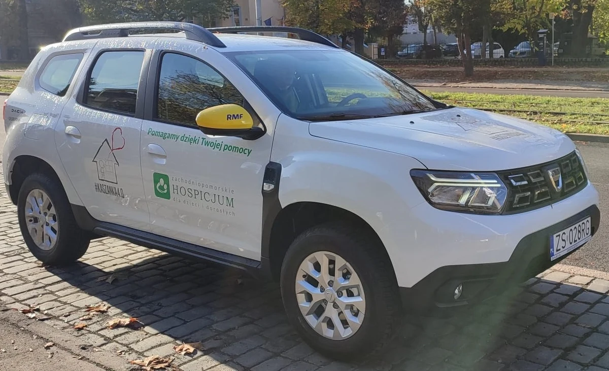 Do Koszalina trafił samochód, którym do domów chorych dzieci będą dojeżdżać lekarze, pielęgniarki i rehabilitanci. Pojazd otrzymała filia Zachodniopomorskiego Hospicjum dla Dzieci. Auto z logo RMF FM będzie wykorzystywane, aby pomagać każdego dnia chorym i potrzebującym opieki. Samochód został zakupiony ze środków zebranych jeszcze w ubiegłym roku. Placówka pod koniec grudnia otrzymała dwa samochody i sprzęt medyczny.