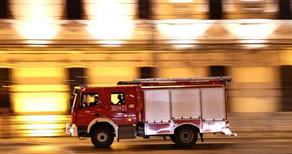 W budynku Izby Administracji Skarbowej w Bydgoszczy wybuchł pożar. Z ogniem walczy sześć zastępów straży pożarnej. Nie ma osób poszkodowanych.
