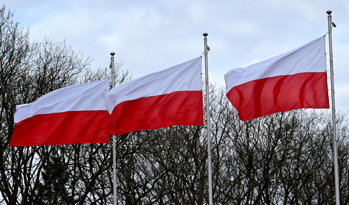 Dziś w całym kraju są organizowane uroczystości z okazji Narodowego Święta Niepodległości. Główne obchody z udziałem prezydenta Andrzeja Dudy oraz goszczącego w Polsce prezydenta Litwy Gitanasa Nausedy odbędą się na Placu Piłsudskiego w Warszawie. Po południu ulicami stolicy przejdzie Marsz Niepodległości.