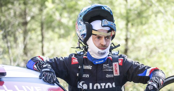 Kajetan Kajetanowicz z pilotem Maciejem Szczepaniakiem (Skoda Fabia Rally2 Evo) mieli poważny wypadek na pierwszym odcinku specjalnym Rajdu Japonii, ostatniej rundy mistrzostw świata. Sportowcy musieli wycofać się z rywalizacji.