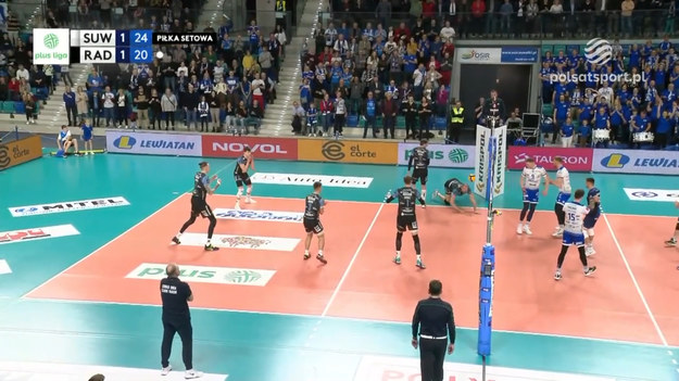 Skrót meczu Ślepsk Malow Suwałki - Cerrad Enea Carni Radom 3:2 (23:25, 31:29, 25:20, 23:25, 19:17).

