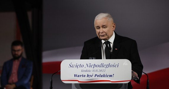 Dziś 11 listopada to nie tylko dzień, w którym przypominamy sobie chwalebne wydarzenia, ale też dzień, w którym musimy myśleć o tym, co dalej, co wyłoni się w świecie, który po wojnie na Ukrainie będzie już światem pod wieloma względami innym - powiedział prezes PiS Jarosław Kaczyński. W dniu Narodowego Święta Narodowego Kaczyński i przedstawiciele rządu wzięli udział w mszy na Wawelu.