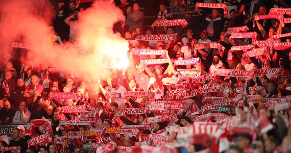 "Zaplanowany na 16 listopada mecz towarzyski Polska – Chile ostatecznie zostanie rozegrany o godzinie 18:00 na Stadionie Miejskim Legii Warszawa im. Marszałka J. Piłsudskiego" - przekazał Polski Związek Piłki Nożnej. Spotkanie miało odbyć się na PGE Narodowym, ale nie będzie to możliwe, bo obiekt zamknięto ze względów bezpieczeństwa. 