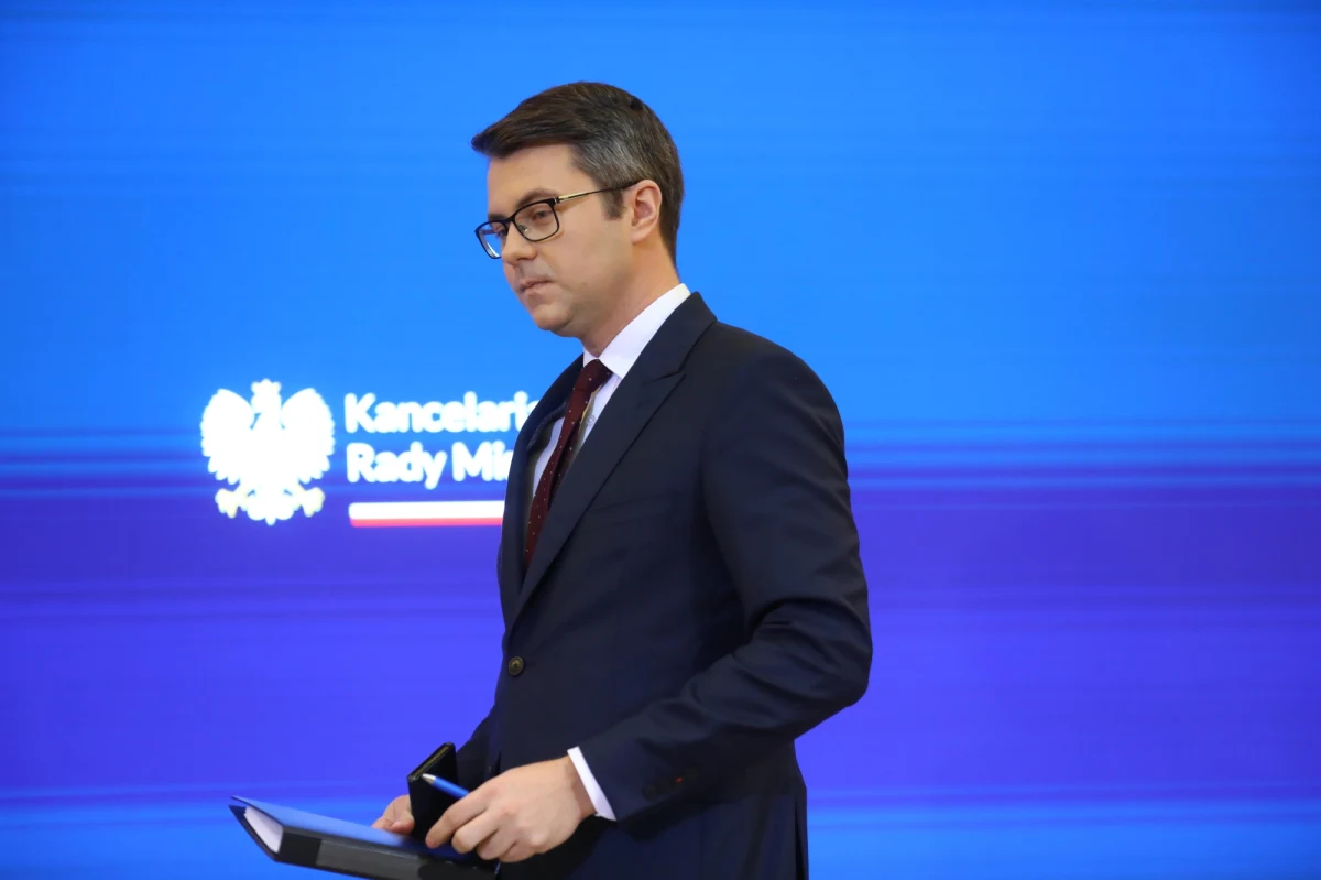 "O żadnym rządzie mniejszościowym nie ma mowy. Chcemy, by rząd Zjednoczonej Prawicy kontynuował swoją misję, realizował ją do końca kadencji, a również byśmy wspólnie wystartowali w wyborach parlamentarnych w październiku 2023 r." - zadeklarował rzecznik rządu Piotr Müller. "Ten model współpracy, który zakłada wspólny start w przyszłorocznych wyborach, jest nadal aktualny i jest to model optymalny" – poinformował.