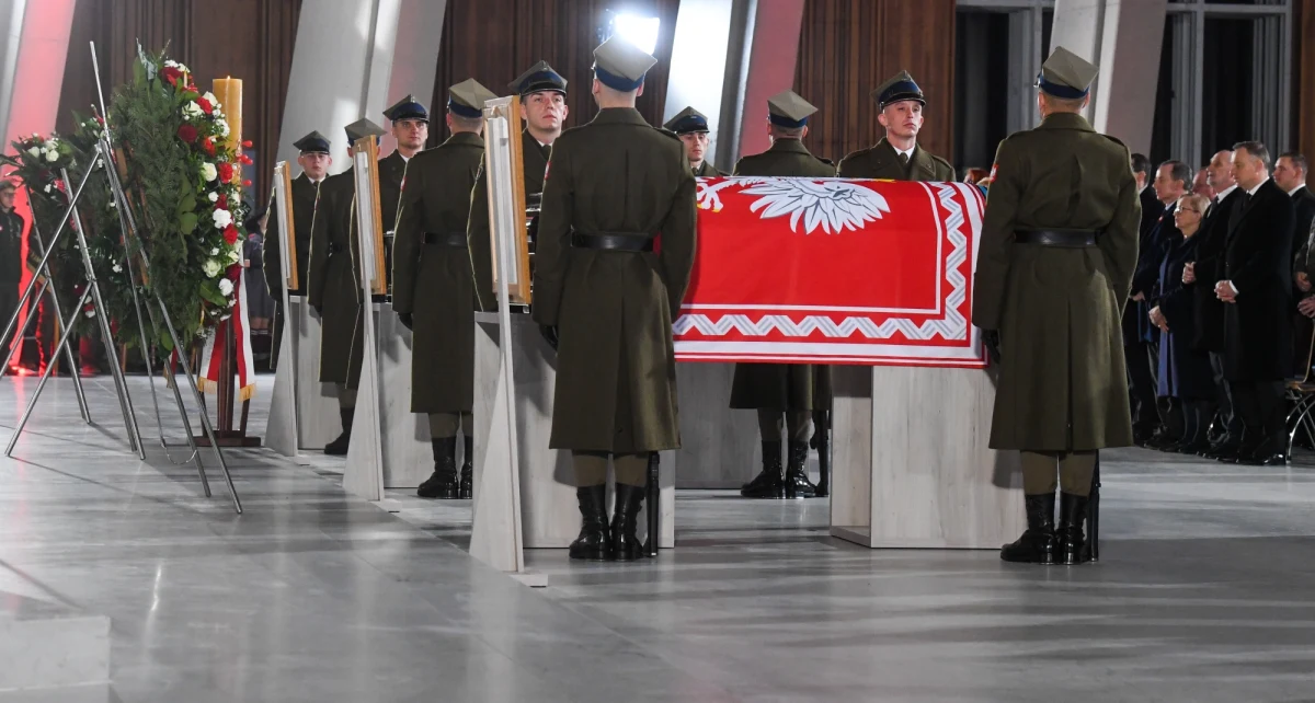 W Świątyni Opatrzności Bożej odbyło się ostatnie pożegnanie trzech prezydentów RP na uchodźstwie - Władysława Raczkiewicza, Augusta Zaleskiego i Stanisław Ostrowskiego, których szczątki powróciły do Polski. Ich prochy zostały złożone w Mauzoleum Prezydentów RP na Uchodźstwie w podziemiach kościoła. 