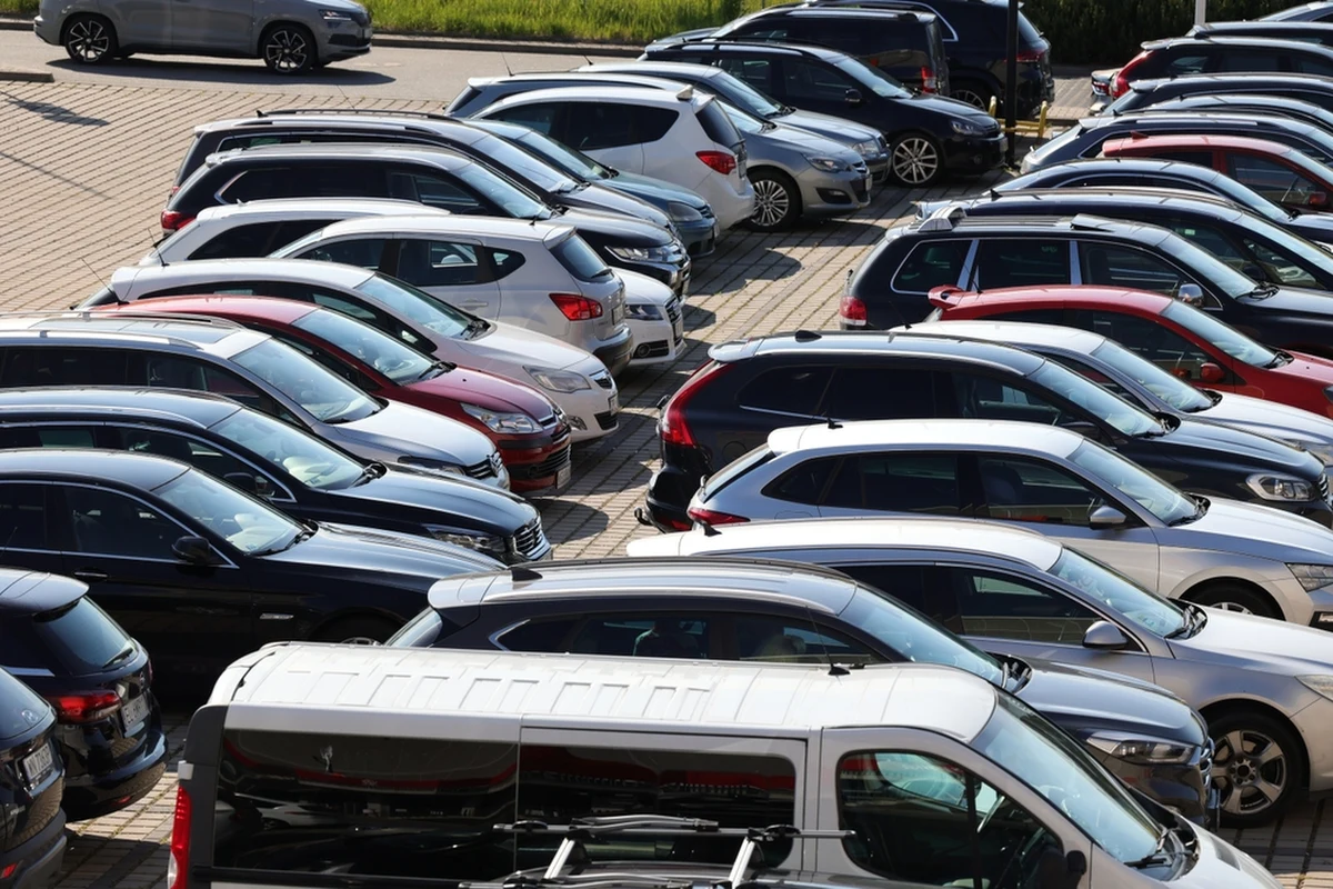 Do nietypowej interwencji zostali wezwani policjanci ze Szczecina. Mieszkaniec miasta zgłosił mundurowym, że ukradziono mu samochód, choć jego pojazd stał od kilkunastu godzin koło sklepu.