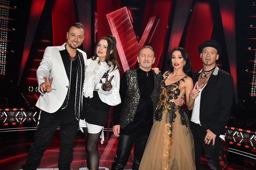 Znamy finalistów 13. edycji "The Voice of Poland"! Wystąpią w nim Konrad Baum, Łukasz Drapała, Ewelina Gancewska oraz Dominik Dudek. Z show pożegnali się: Julianna Olańska, Bogdan Świerczek, Norbert Wronka oraz Aelin. Co jeszcze działo się w show TVP?