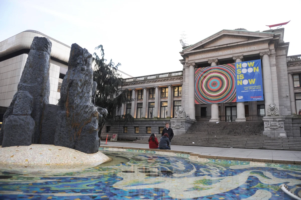 Dwie aktywistki klimatyczne oblały syropem... klonowym obraz kanadyjskiej malarki Emily Carr, znajdujący się w stałej kolekcji Vancouver Art Gallery. Przedstawiciele galerii twierdzą, że nie doszło do "trwałego uszkodzenia dzieła". 