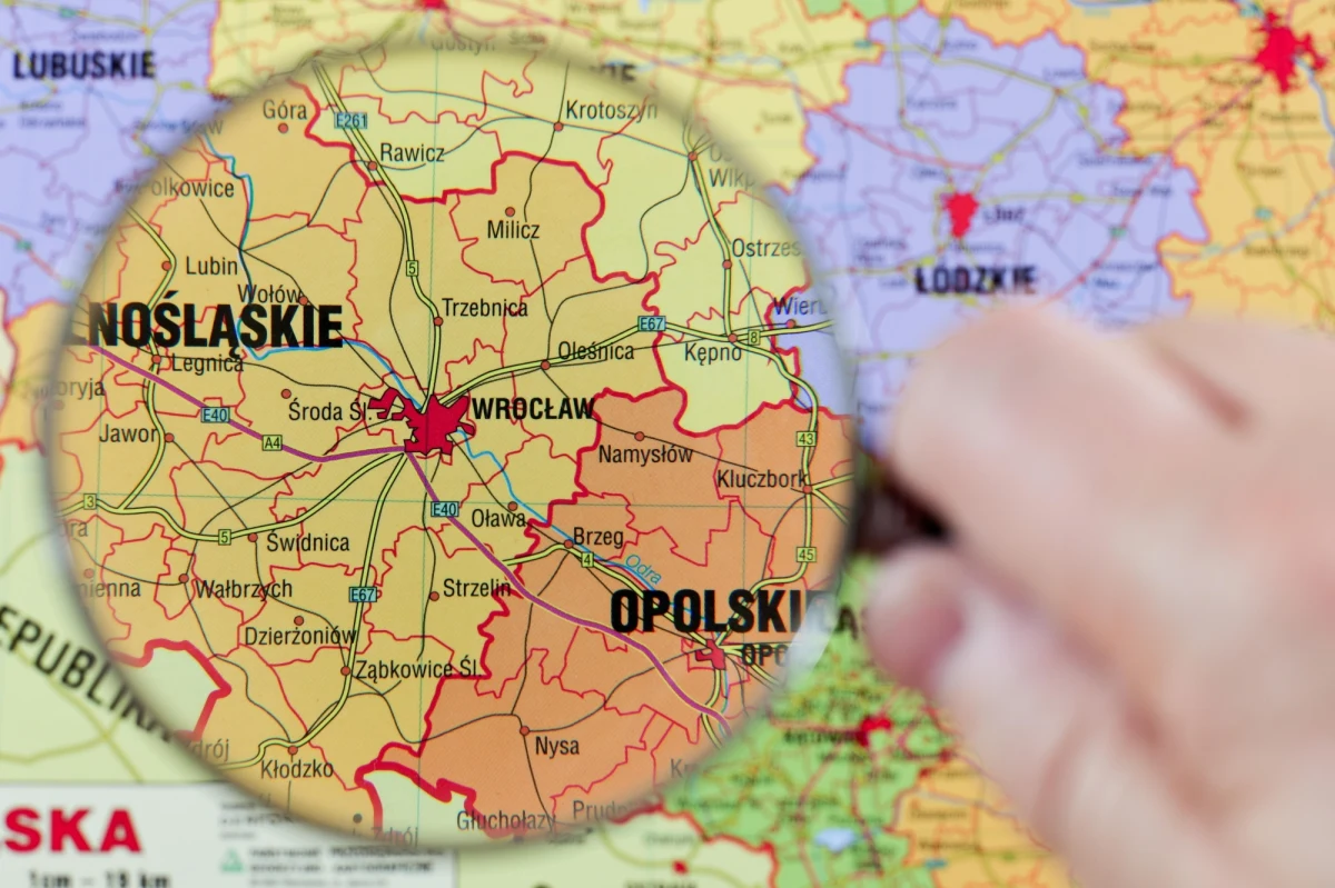 Ponad 2 miliardy złotych mniej tylko z podatku PIT w tym roku. To rzeczywistość finansowa stolicy. Około 40 mln złotych - tyle wyniesie deficyt budżetowy w Wołominie i Ciechanowie. Mazowieckie miasta próbują spiąć budżety na przyszły rok. Łatwo nie jest. W Faktach RMF FM pod lupę bierzemy dziś stan finansów polskich miast i miasteczek. 