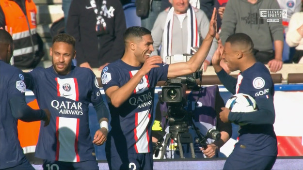 
Bramki: 11. Mbappé (N. Mendes), 51. Soler (N. Mendes), 57. Hakimí (Soler), 81. Sanches (Ekitike), 84. Ekitike

Paris Saint-Germain FC: Donnarumma – Hakimí, Mukiele, Ramos (75. Kimpembe), N. Mendes – Soler (61. Sanches), Danilo Pereira, Verratti (82. Zaire-Emery) – Messi (75. Sarabia), Mbappé, Neymar (75. Ekitike).
Rezerwowi: Rico – Bernat, Vitinha, Bitshiabu.
Trener: Christophe Galtier

AJ Auxerre: Costil – Joly (58. Hein), Raveloson, Jubal, Jeanvier, Mensah – Sinayoko (58. G. Perrin), B. Touré, Sakhi (84. M'Changama), Autret (69. Charbonnier) – Niang (58. Da Costa).
Rezerwowi: Léon – Bain, Bernard, Camara.
Trener: Christophe Pélissier
