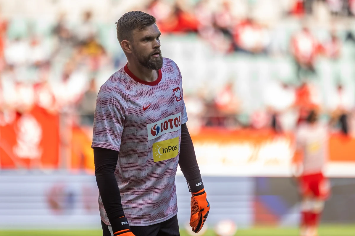 Bramkarz reprezentacji Polski i Spezii Calcio Bartłomiej Drągowski doznał kontuzji podczas niedzielnego meczu włoskiej ekstraklasy z Veroną. 25-letni piłkarz był w kadrze na mistrzostwa świata, ale uraz uniemożliwił mu wyjazd do Kataru. Jego miejsce w kadrze zajmie Kamil Grabara.