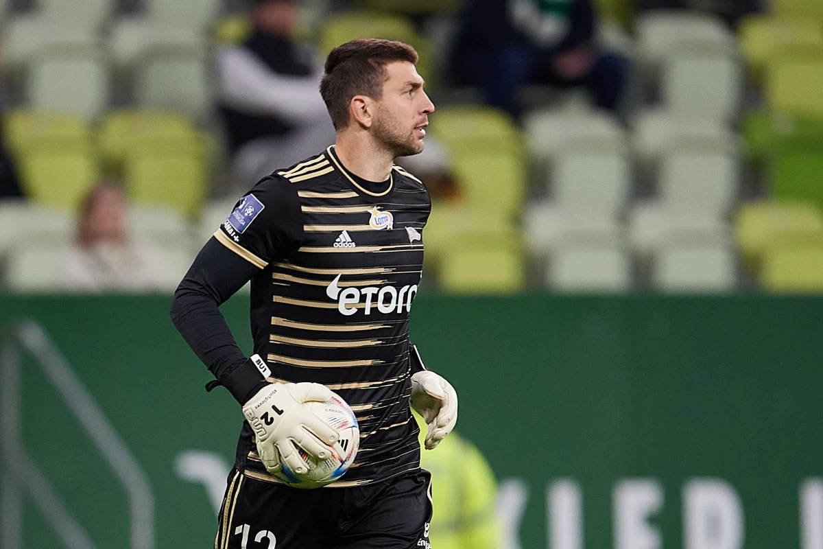 Lechia Gdańsk przegrała na własnym stadionie z Piastem Gliwice 1:3 (0:1) w meczu 17. kolejki piłkarskiej ekstraklasy i ponownie znalazła się w strefie spadkowej. Gliwiczanie przerwali serię dziewięciu ligowych spotkań bez zwycięstwa.
