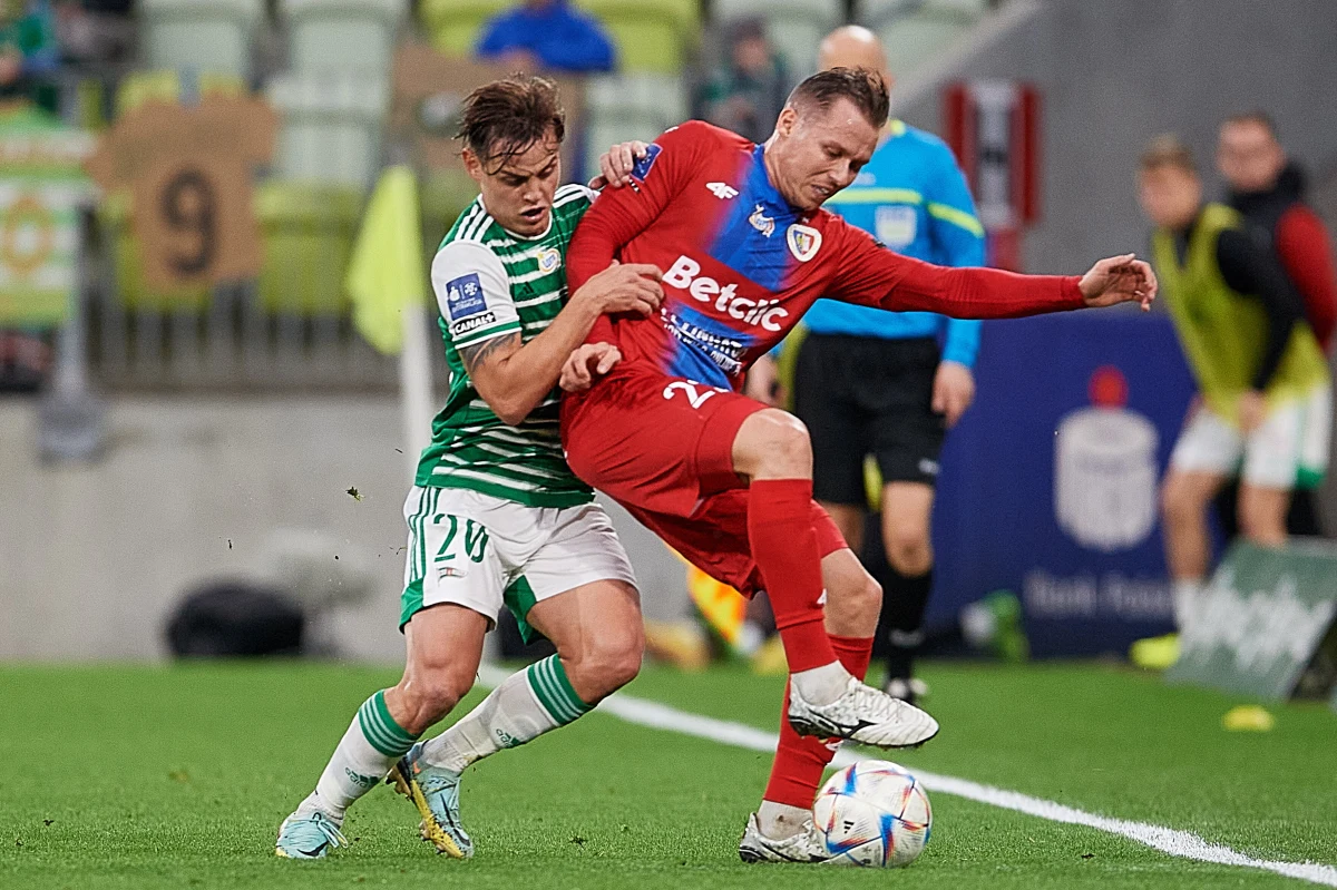 Za nami ostatnia pełna kolejka piłkarskiej ekstraklasy przed mundialowo-zimową przerwą. Na zakończenie 17. rundy spotkań Legia Warszawa zremisowała we Wrocławiu ze Śląskiem 0:0. Liderem pozostaje Raków Częstochowa, do którego klub ze stolicy traci aż dziewięć punktów. 