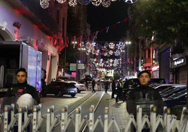 Atak bombowy w Stambule. Kim jest kobieta z czerwoną różą? [FILM]