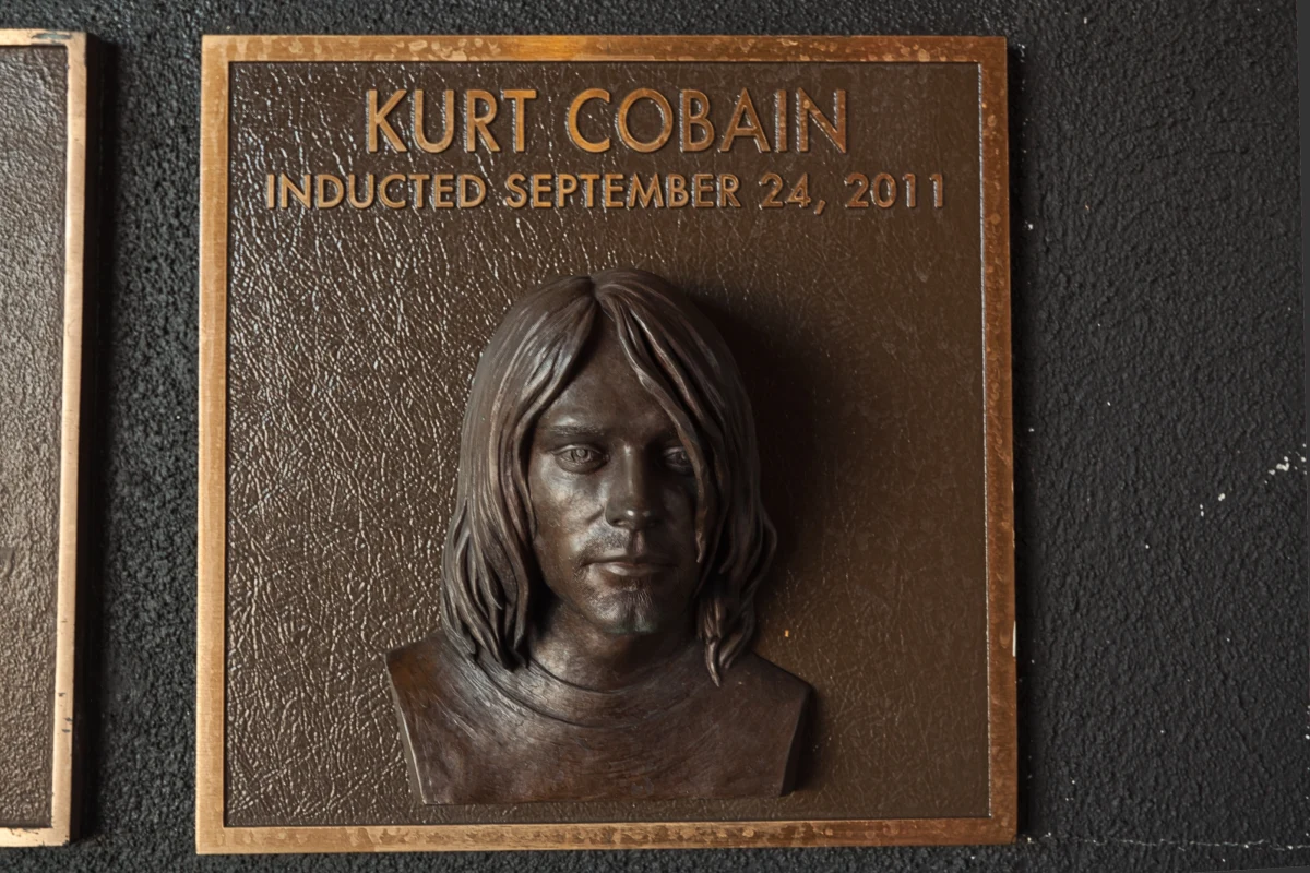 ​Roztrzaskana gitara Kurta Cobaina, legendarnego wokalisty i gitarzysty zespołu Nirvana, została sprzedana na aukcji w Nowym Jorku za 486 tysięcy dolarów - poinformował jej organizator, dom aukcyjny Julien's.