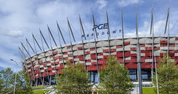 Pracownicy kilkudziesięciu firm nie mogą korzystać z biur, które wynajmowali na Stadionie Narodowym. Obiekt w piątek został wyłączony z użytkowania. Powodem jest usterka techniczna konstrukcji dachu.