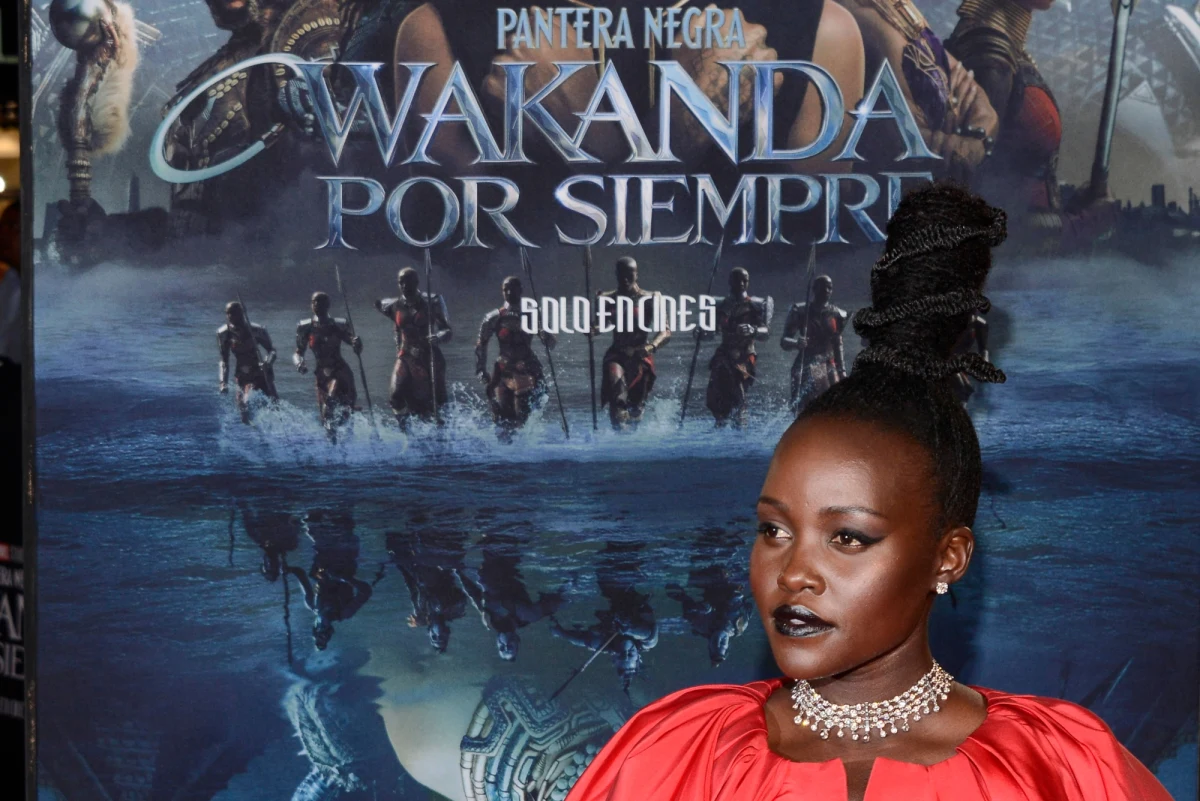 Druga część "Czarnej Pantery" ustanowiła listopadowy kasowy rekord wszech czasów. Film "Wakanda w moim sercu" zarobił w pierwszy weekend wyświetlania 330 milionów dolarów. Pierwsza część zarobiła miliard czterysta milionów dolarów, ale szanse, że uda się przebić tan wynik nie są duże.