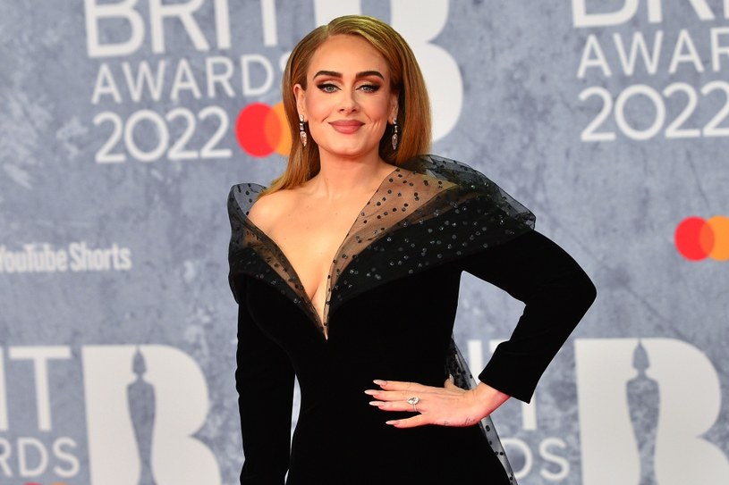 Już za kilka dni ruszy szumnie zapowiadana i przekładana rezydentura Adele w Las Vegas. Organizatorzy serii koncertów dołożyli wszelkich starań, by zadbać o komfort i bezpieczeństwo artystki. Za kulisami zainstalowano ponoć specjalną "bańkę" do oczyszczania i nawilżania powietrza, która ma chronić struny głosowe gwiazdy przed szkodliwym działaniem czynników zewnętrznych.