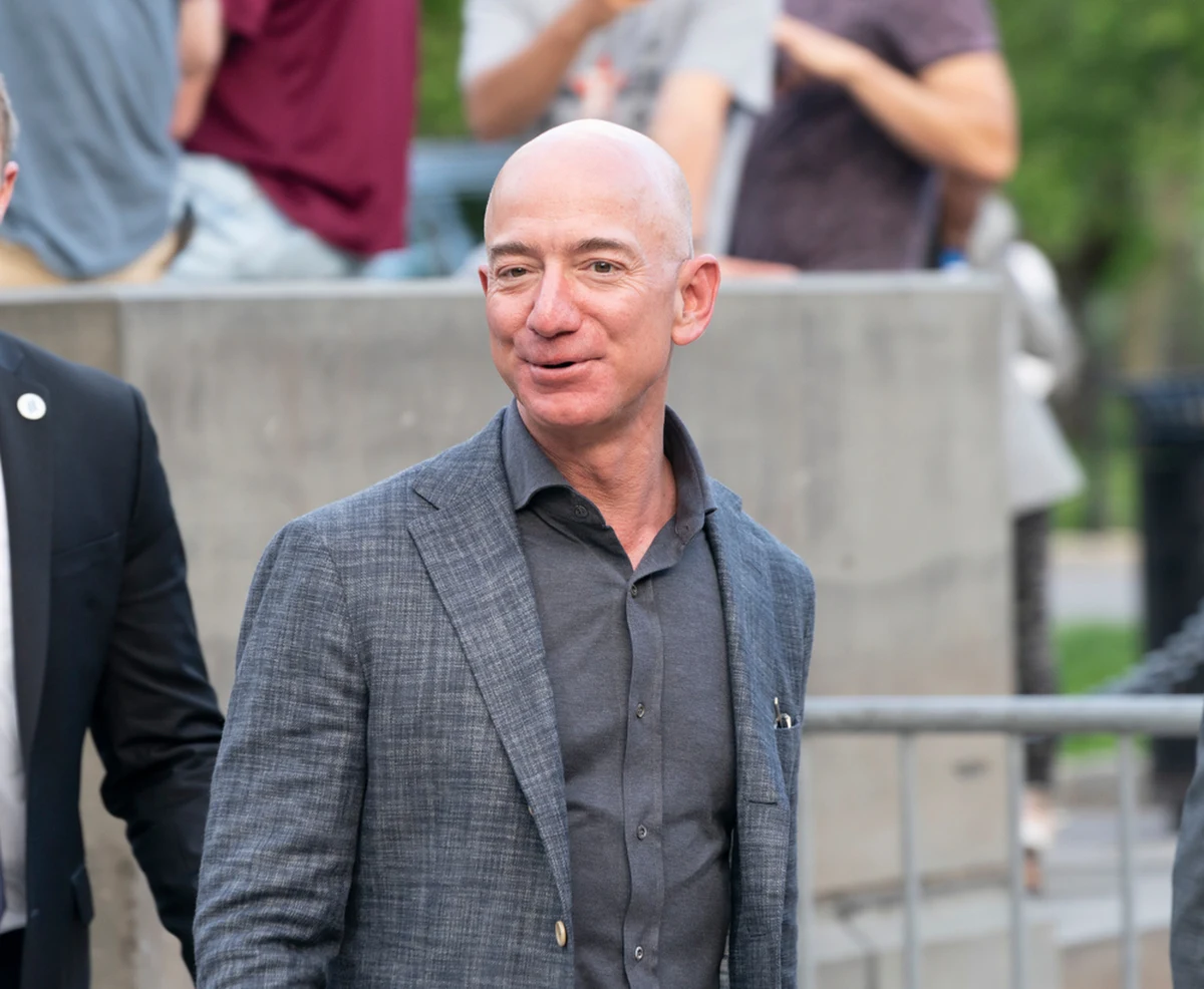 Założyciel Amazona Jeff Bezos, którego majątek jest wyceniany na 124 mld dolarów, powiedział w wywiadzie dla CNN, że rozda większość swojej fortuny. Wyjawił, na co chciałby przekazać pieniądze.