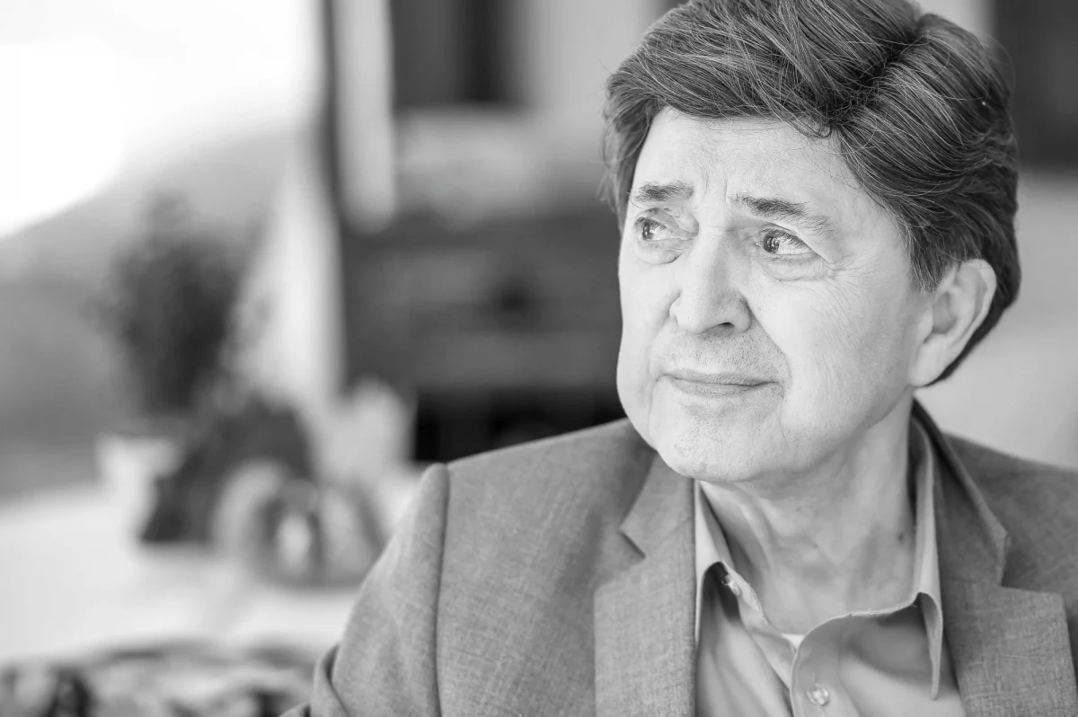 W wieku 89 lat zmarł Jerzy Połomski - piosenkarz znany za sprawą takich przebojów jak "Cała sala śpiewa z nami" czy "Bo z dziewczynami". O śmierci artysty poinformowała PAP jego menadżerka - Violetta Lewandowska. 