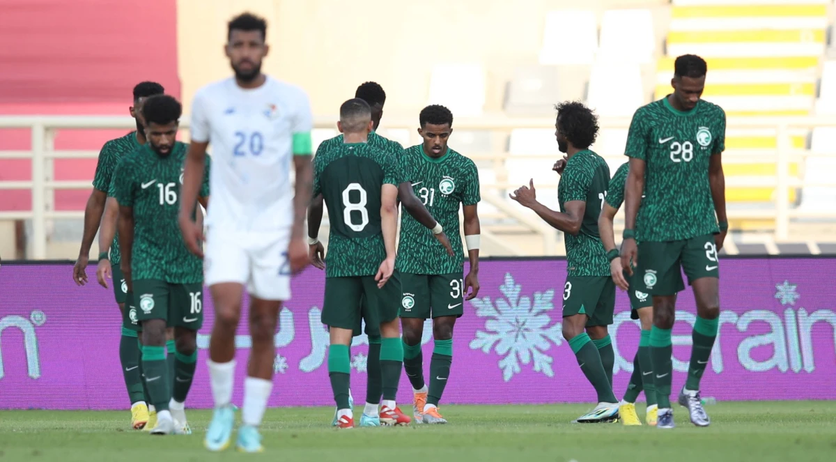 Saudyjczycy jadą do Kataru z nadzieją na powtórzenie sukcesu z mistrzostw świata w 1994 roku, kiedy awansowali do fazy pucharowej. Ma im w tym pomóc francuski szkoleniowiec Herve Renard, który w reprezentacyjnej piłce odnosił już sukcesy. Oczekiwania wobec jego drużyny znacząco wzrosły po eliminacjach do mundialu, które Saudyjczycy przeszli jak burza, zajmując w strefie azjatyckiej trzecie miejsce - za Iranem i Koreą Południową.