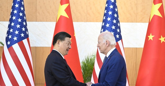 Groźby użycia broni jądrowej są "całkowicie nie do przyjęcia" - uznali prezydent Stanów Zjednoczonych Joe Biden i przywódca Chin Xi Jinping w trakcie poniedziałkowej rozmowy na indonezyjskiej wyspie Bali w przededniu szczytu G20.  Była to pierwsza rozmowa twarzą w twarz przywódców, odkąd Biden objął urząd prezydenta USA.