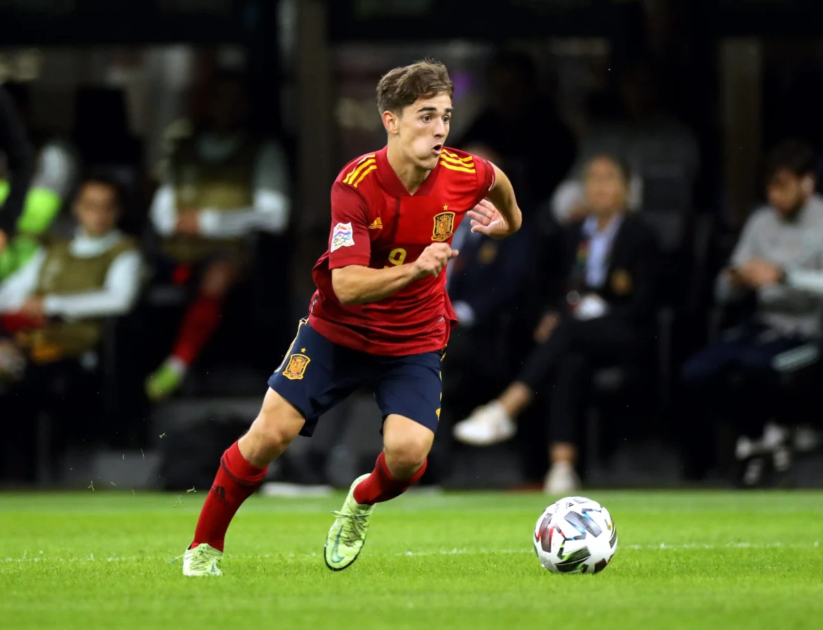 Dla Leo Messiego - lidera reprezentacji Argentyny i Cristiano Ronaldo - kapitana kadry Portugalii mundial w Katarze będzie piątym w karierze i być może ostatnim. Na poprzednich mistrzostwach świata bardzo mocno rozbłysła gwiazda Kyliana Mbappé. Był jednym z liderów reprezentacji Francji, który zdobyła mistrzostwo świata i to mimo iż w 2018 roku miał 19 lat. Wielkie turnieje zawsze rodzą nowe gwiazdy. Przyglądamy się graczom młodego pokolenia, do których może należeć mundial w Katarze.