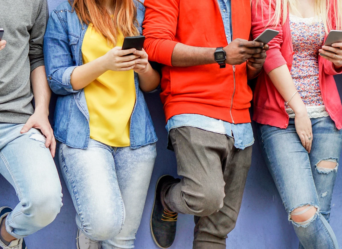 Co znaczą słowa "rel", "betoniarz" albo "essa"? To tylko niektóre przykłady wyrażeń, które znalazły się w finałowej dwudziestce plebiscytu Młodzieżowe Słowo Roku. Głosowanie trwa.