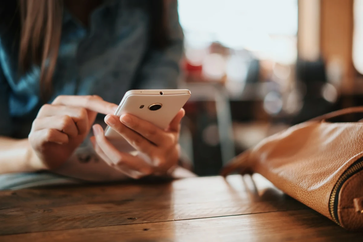 Zakład Ubezpieczeń Społecznych uruchomił pierwszą aplikację mobilną mZUS. Umożliwia ona szybki dostęp do informacji i wniosków o świadczenia dla rodziny np. 500 plus czy "Dobry start" - poinformowała prezes ZUS prof. Gertruda Uścińska.