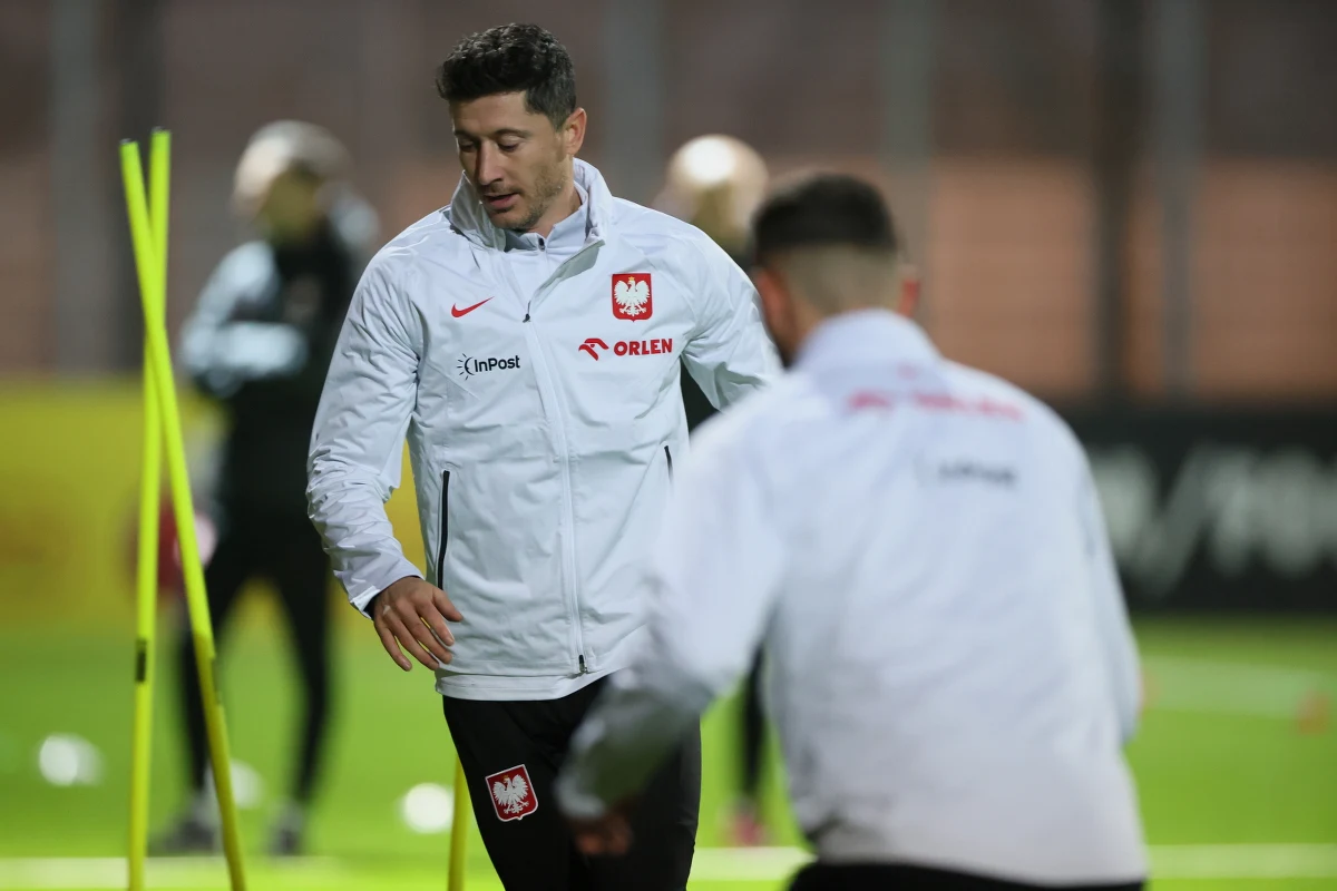 Wojciech Szczęsny z "jedynką", kapitan Robert Lewandowski z "dziewiątką", Grzegorz Krychowiak z "dziesiątką" - poznaliśmy numery, z jakimi 26 piłkarzy reprezentacji Polski zagra na mundialu w Katarze.