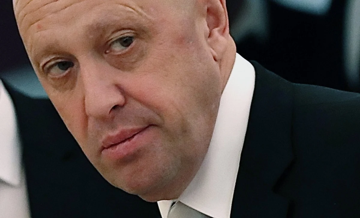 ​Rosyjski biznesmen i założyciel tzw. grupy Wagnera Jewgienij Prigożyn chce stworzyć "konserwatywny ruch", który miałby się w przyszłości zamienić w partię - informuje niezależny portal Meduza. Od kilku miesięcy Prigożyn coraz chętniej angażuje się w politykę, krytykując między innymi działania obecnych władz.