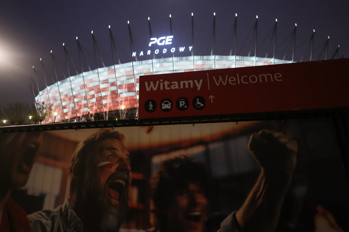 „Musimy organizować naszą pracę na nowo” - tak przyznają w RMF FM przedsiębiorcy, którzy wynajmują powierzchnię biurową na PGE Narodowym w Warszawie. Do odwołania nie mogą z niej korzystać po tym, jak Stadion przez usterkę został wyłączony z użytkowania. 